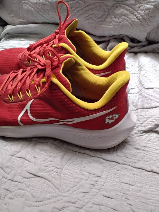 Nike Air Zoom Pegasus 39 - Kansas City Chiefs NFL Special Edition (Size 10.5 main image 5